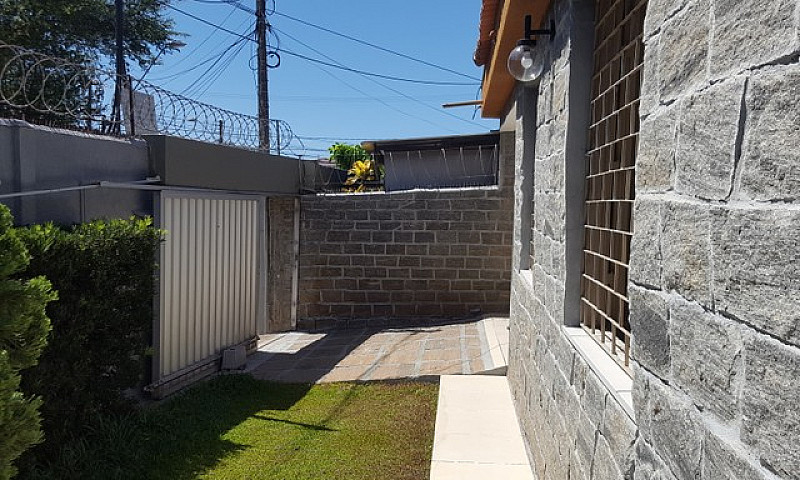 Aluga-Se Casa De 03 ...