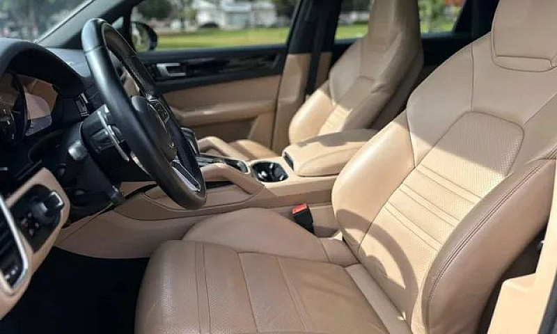 Porsche Cayenne E-Hy...