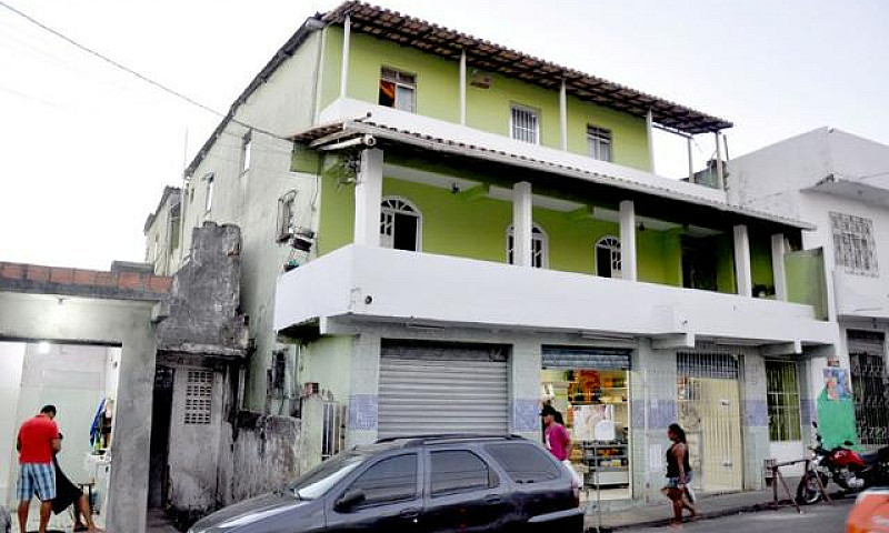 Vende-Se Um Imovel C...