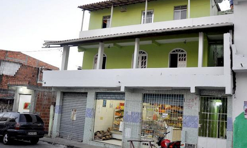 Vende-Se Um Imovel C...