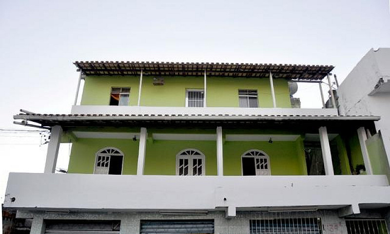 Vende-Se Um Imovel C...