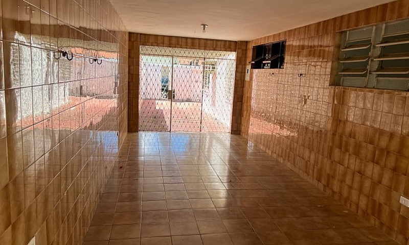 Alugo Excelente Casa...