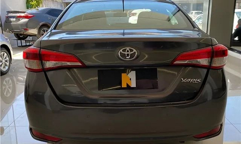 Toyota Yaris Sedan 1...