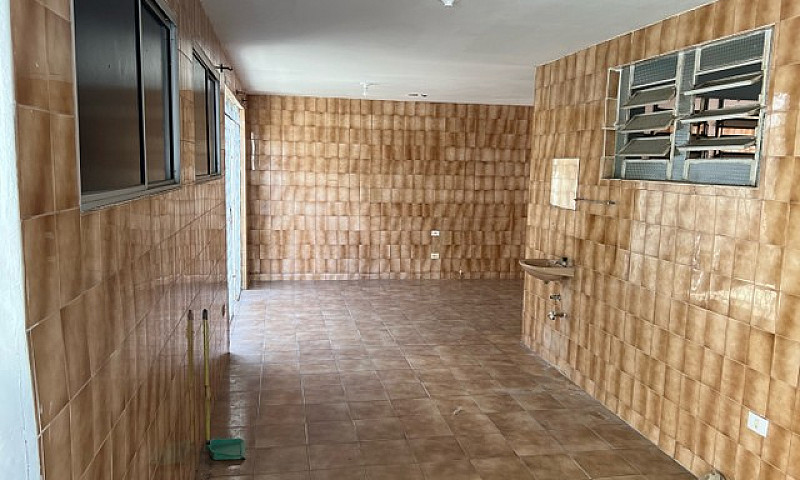 Alugo Excelente Casa...