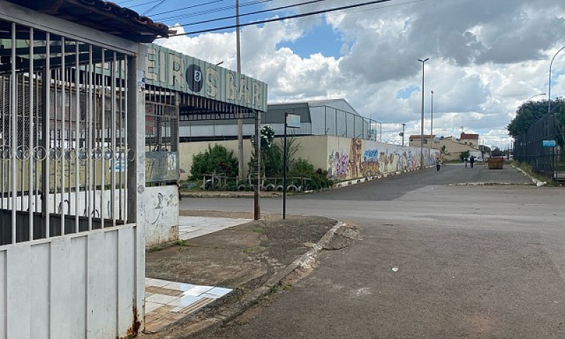 Vendo Casa Com Ponto...