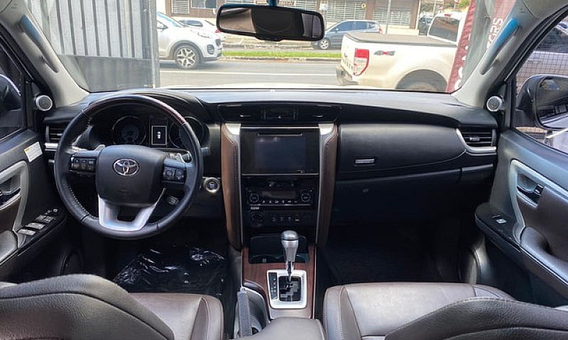 Toyota Hilux Swsrxa4...