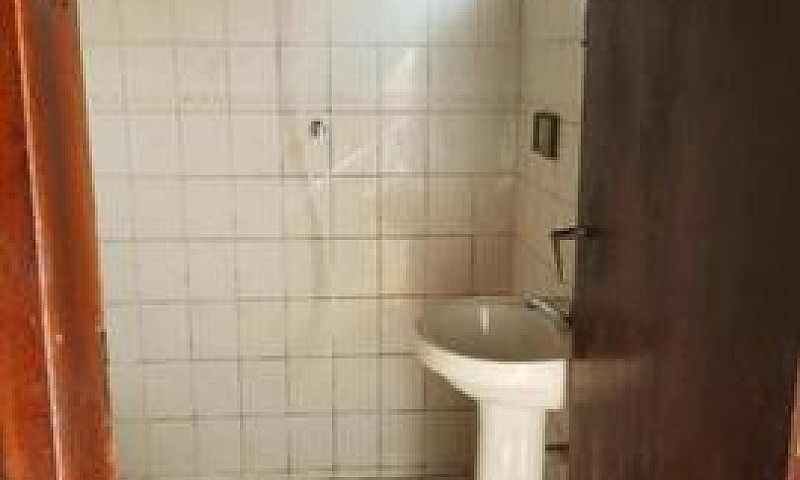 Alugo Quarto...