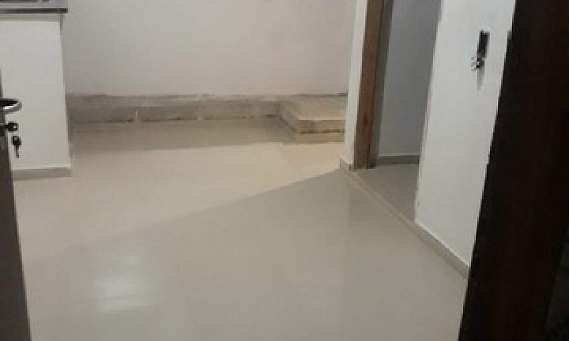 Kitnet 1° Andar 400,...