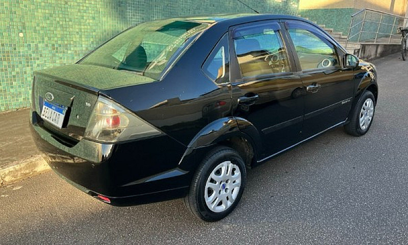 Fiesta Sedan Se  1.6...