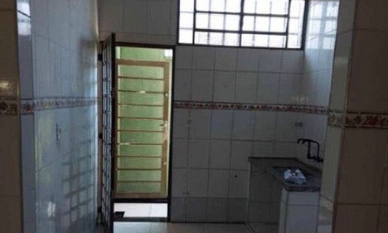Vende Se Casa Com Ga...