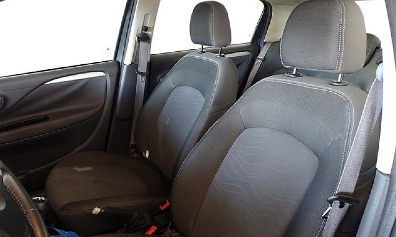 Fiat Punto Essence 1...