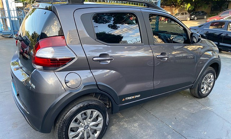 Fiat Mobi Treking 1....