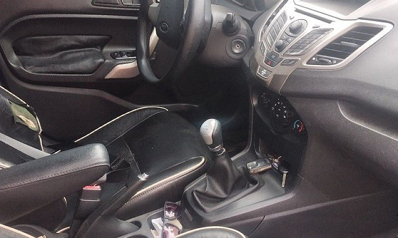New Fiesta Sedan 201...