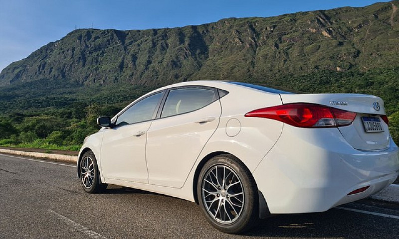 Vendo Elantra 2013,1...