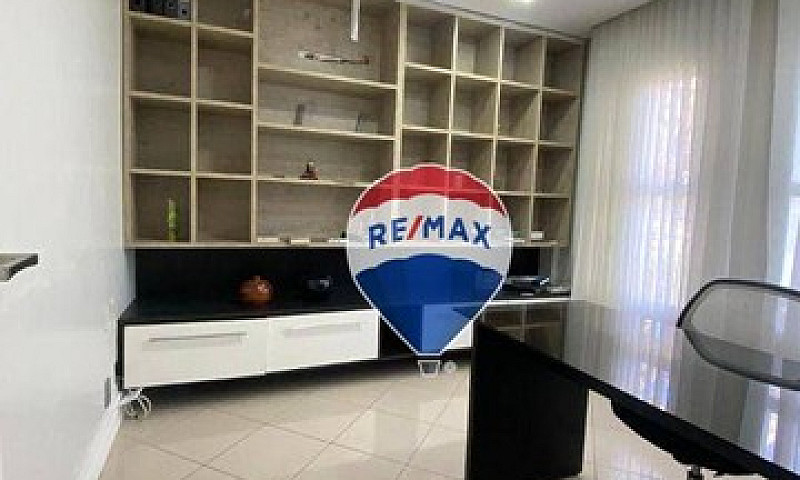 Casa Com 4 Dormitóri...