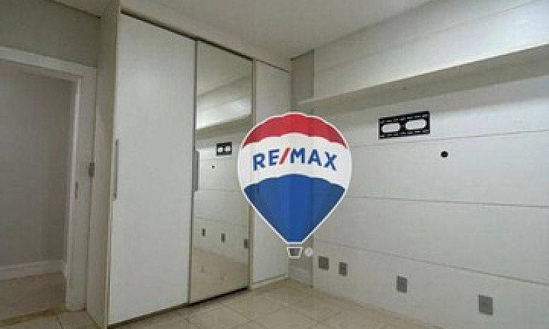 Casa Com 4 Dormitóri...