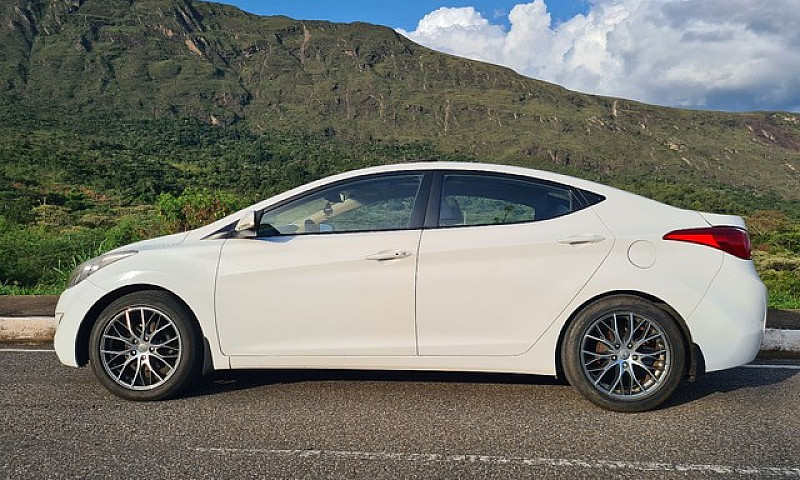 Vendo Elantra 2013,1...