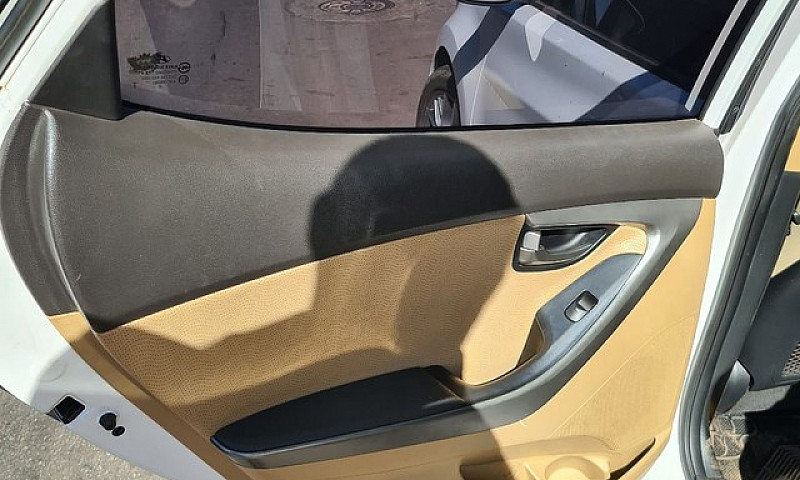 Vendo Elantra 2013,1...
