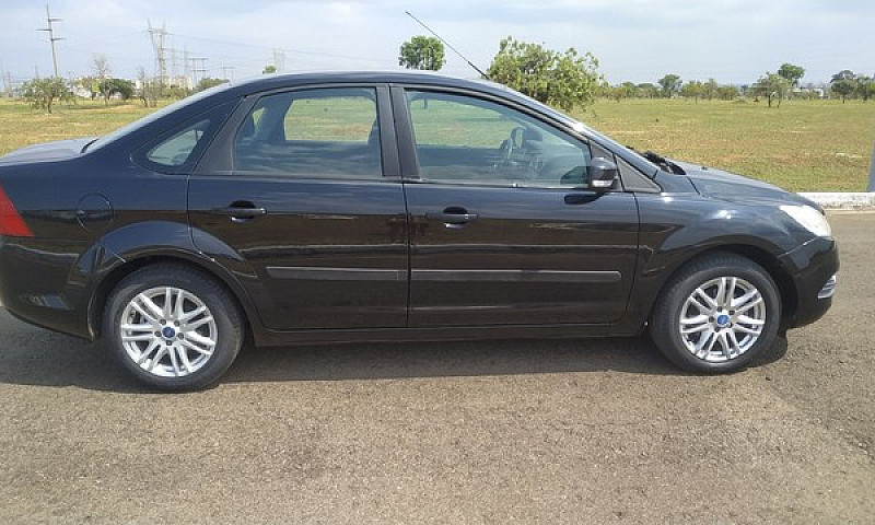 Focus Sedan 2011 2.0...
