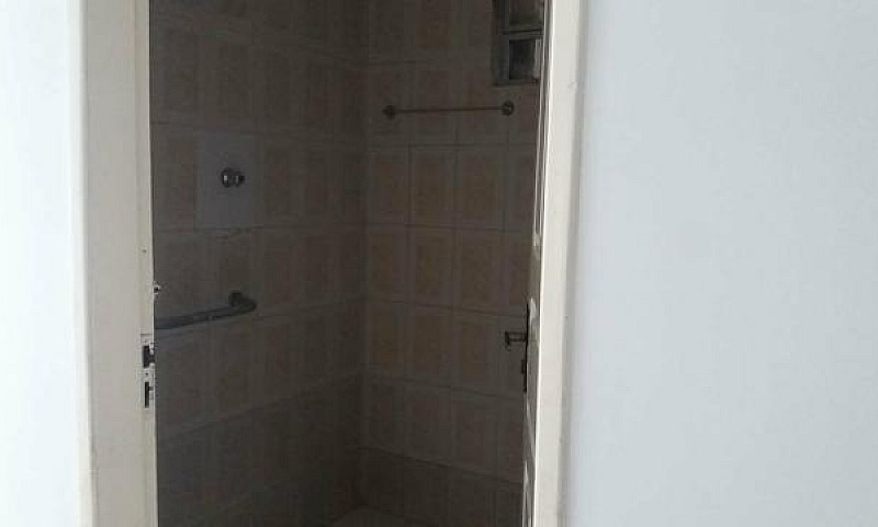 Vende-Se Uma Casa No...