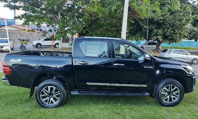 Toyota Hilux 2.8 Srv...
