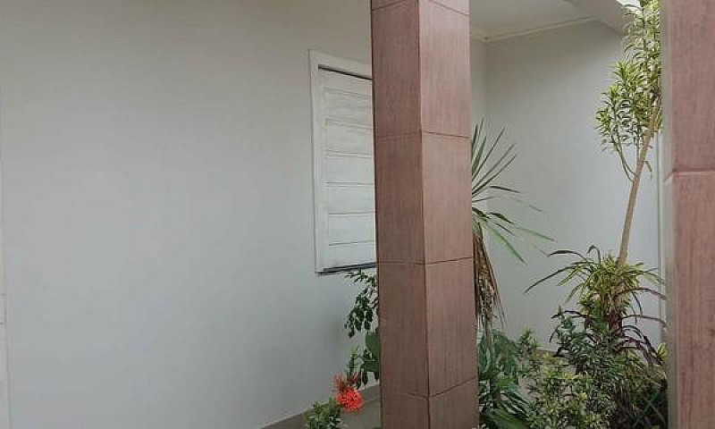 Vende-Se Uma Casa No...