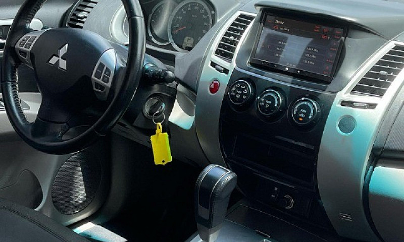 Mitsubishi Pajero Da...