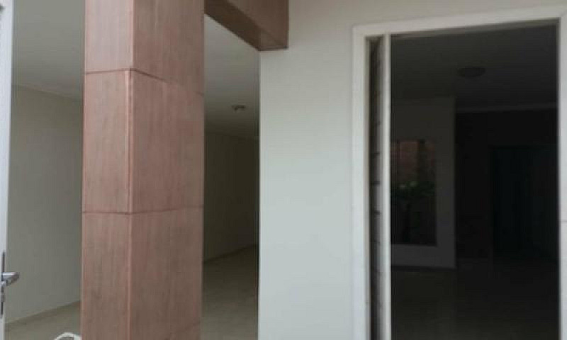 Vende-Se Uma Casa No...