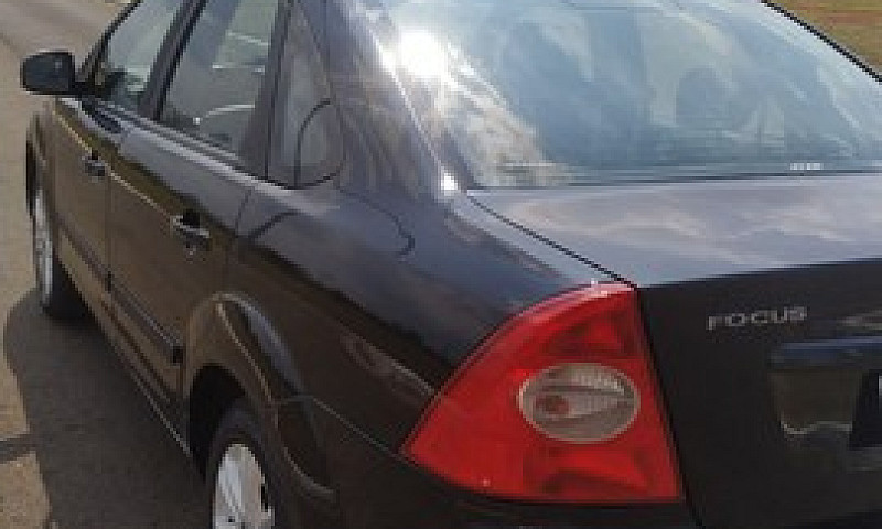 Focus Sedan 2011 2.0...