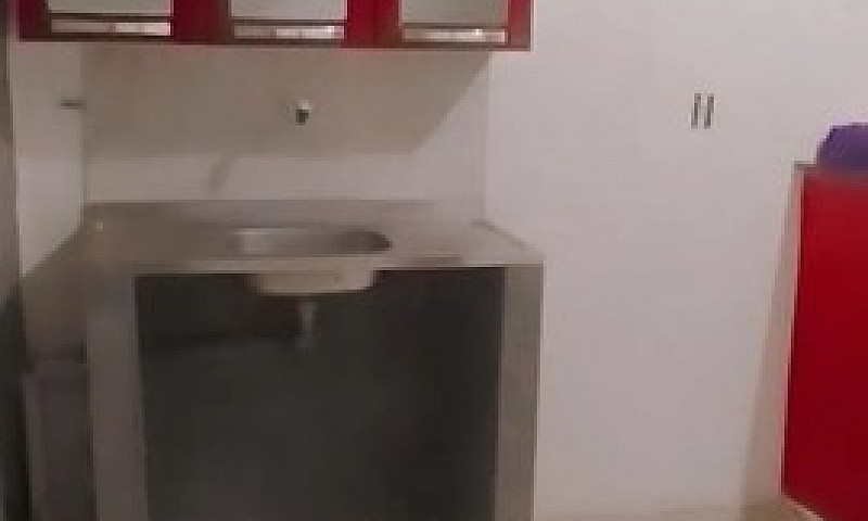 Alugo Kitnet...
