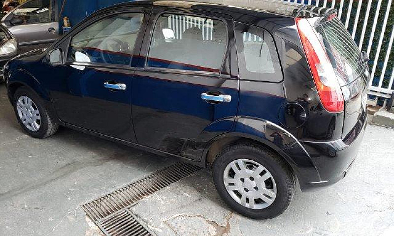 Vendo Ford Fiesta 1....