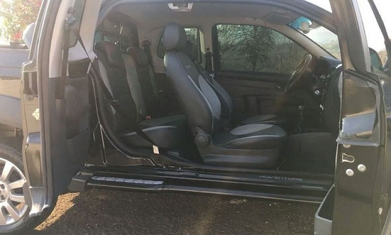 Fiat Strada 1.8 Adve...