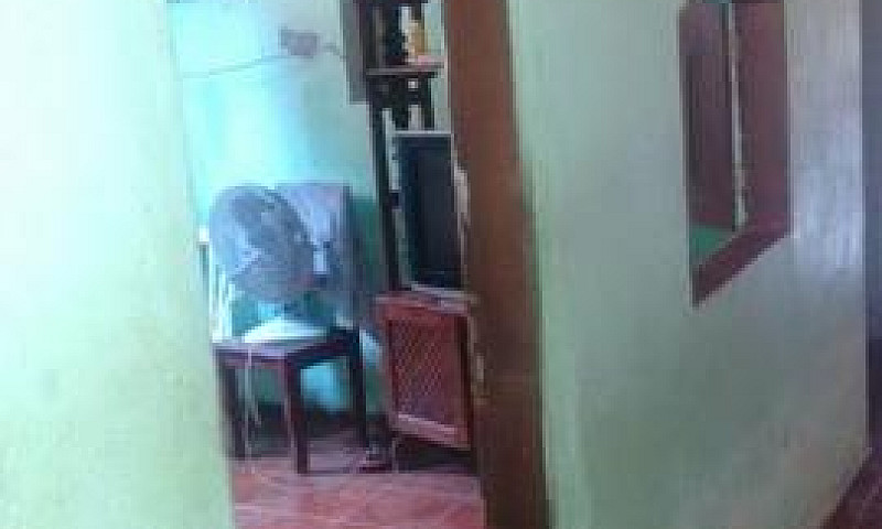 Vende-Se Uma Casa Em...