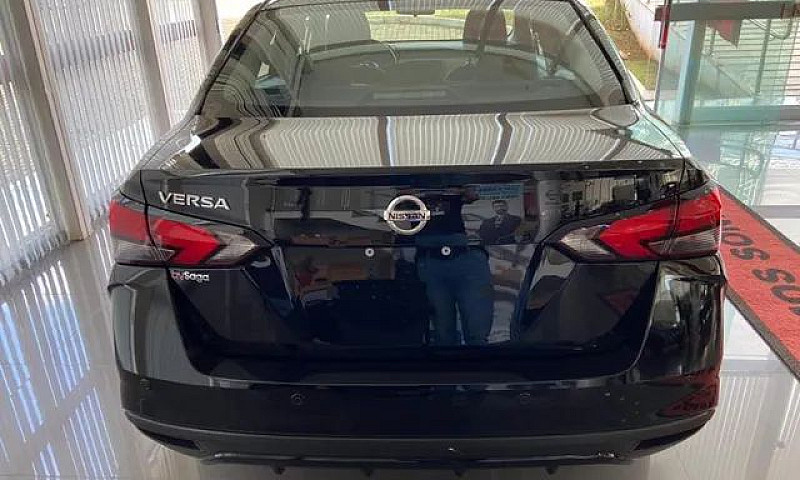 Nissan Versa Advance...