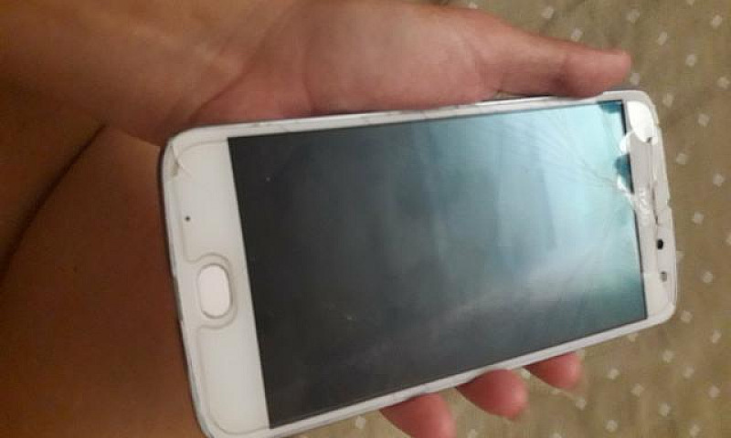 Moto Z2 Play...
