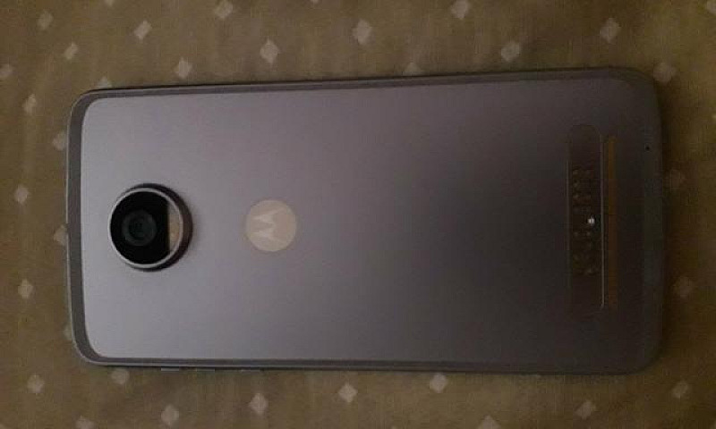 Moto Z2 Play...
