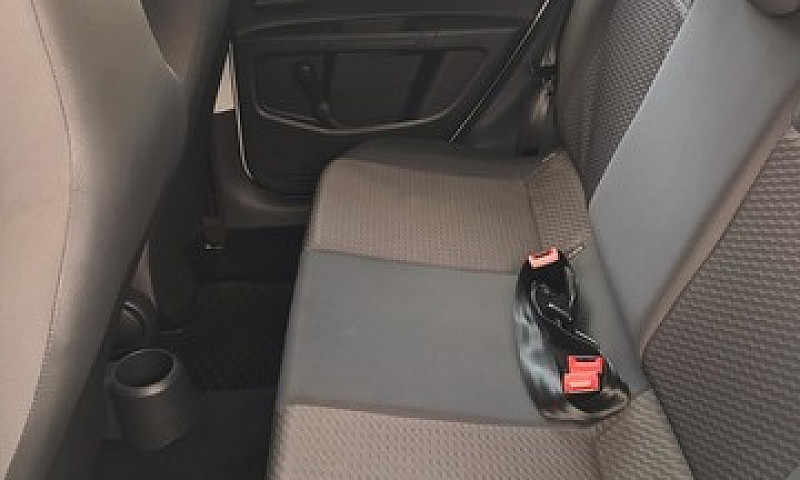 Volkswagen Up Move 1...