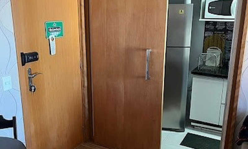 02 Quartos (01 Suíte...
