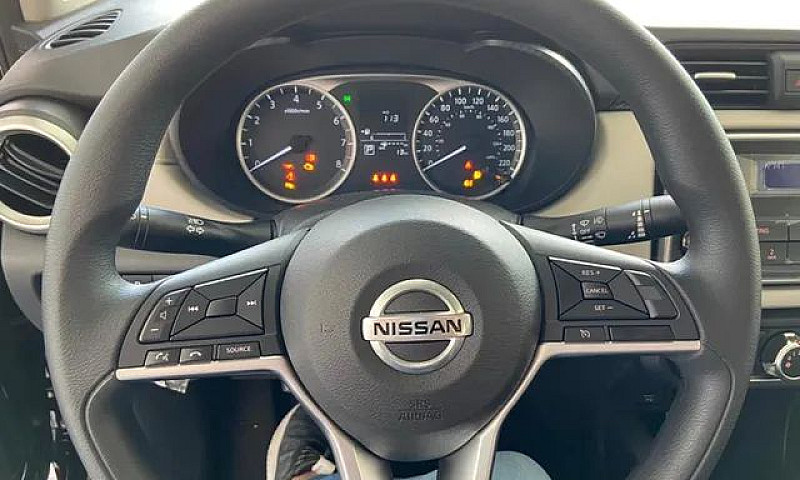 Nissan Versa Advance...