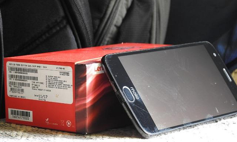 Motorola Moto Z2 For...