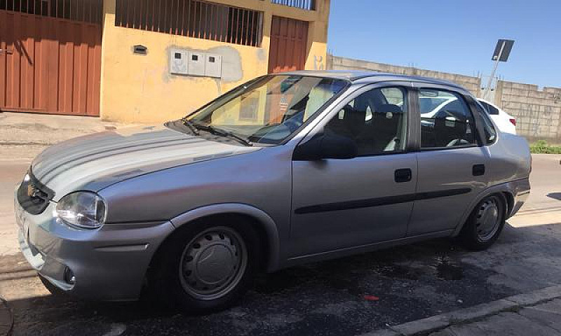 Corsa Sedã...