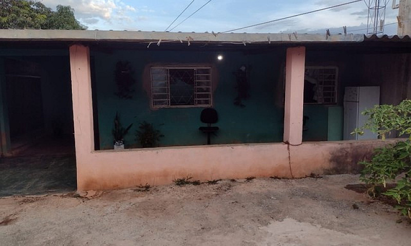 Vende Se Uma Casa Em...