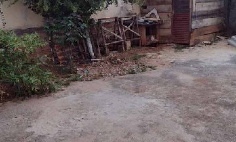 Vende Se Uma Casa Em...