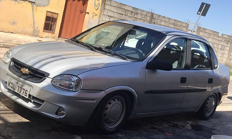Corsa Sedã...