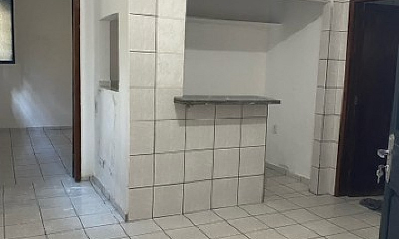 Kitnet Ampla Bem Pró...