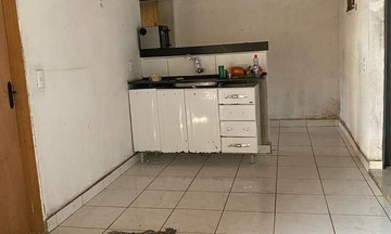 Aluga-Se Casa...