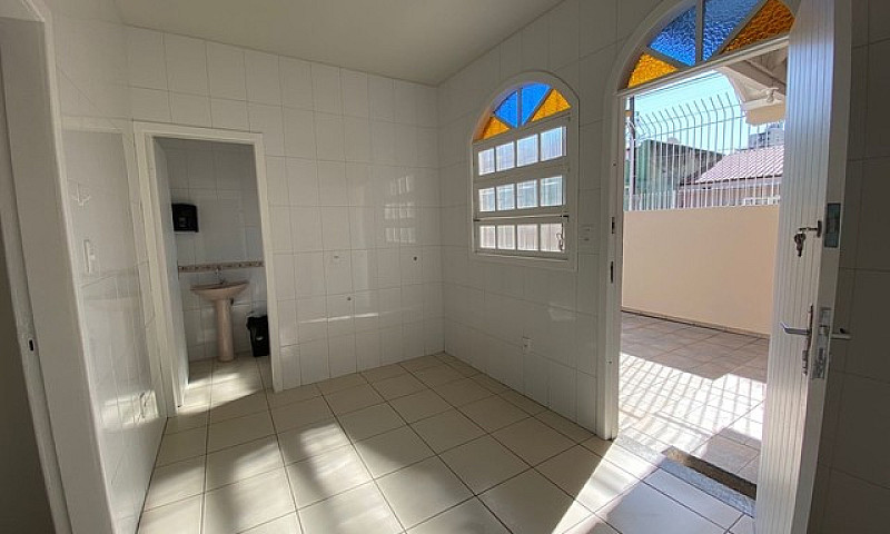  Casa Com 4 Dormitór...