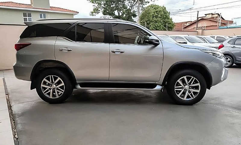 Toyota Hilux Sw4 2.8...