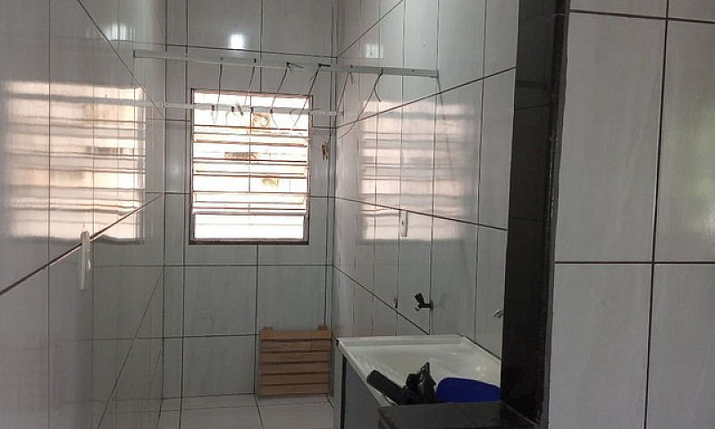 Aluga-Se Casa Em Nov...