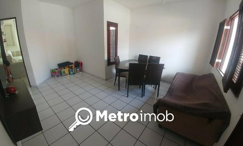 Casa Com 3 Dormitóri...